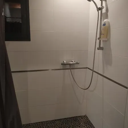 Homestay Avec Salle D'eau Et Toilette Privees *